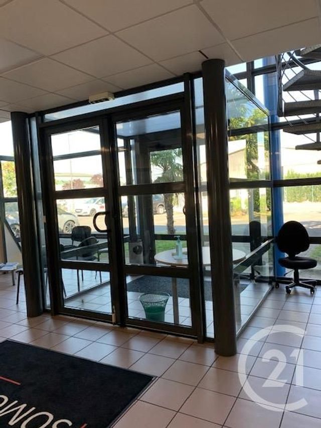 Afficher la photo en grand commerce à louer - 56.4 m2 - DESERTINES - 03 - AUVERGNE - Century 21 Pasquet Immobilier