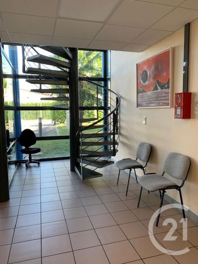 Afficher la photo en grand commerce à louer - 56.4 m2 - DESERTINES - 03 - AUVERGNE - Century 21 Pasquet Immobilier