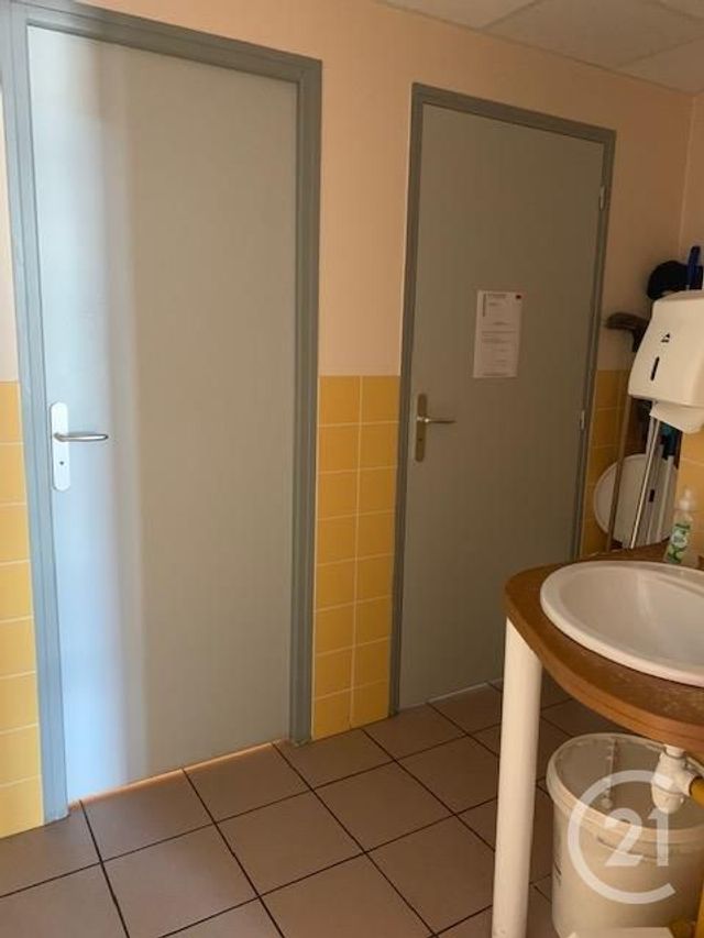 Afficher la photo en grand commerce à louer - 56.4 m2 - DESERTINES - 03 - AUVERGNE - Century 21 Pasquet Immobilier