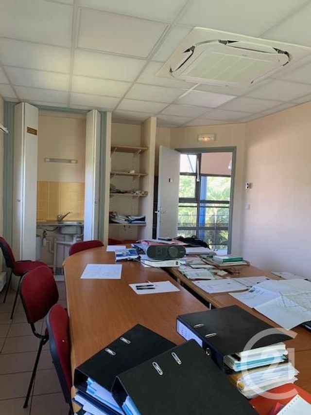 Afficher la photo en grand commerce à louer - 56.4 m2 - DESERTINES - 03 - AUVERGNE - Century 21 Pasquet Immobilier