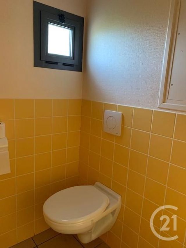 Afficher la photo en grand commerce à louer - 56.4 m2 - DESERTINES - 03 - AUVERGNE - Century 21 Pasquet Immobilier