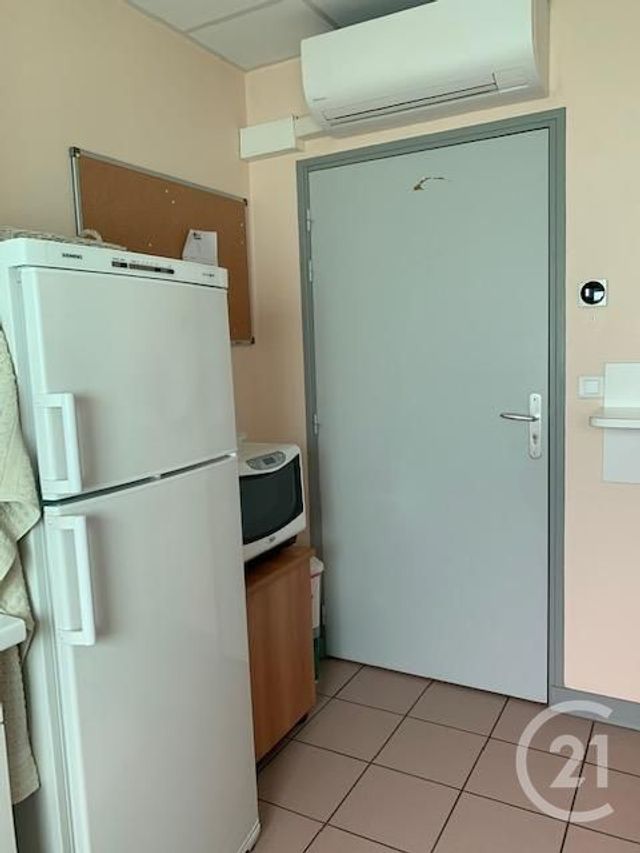 Afficher la photo en grand commerce à louer - 56.4 m2 - DESERTINES - 03 - AUVERGNE - Century 21 Pasquet Immobilier