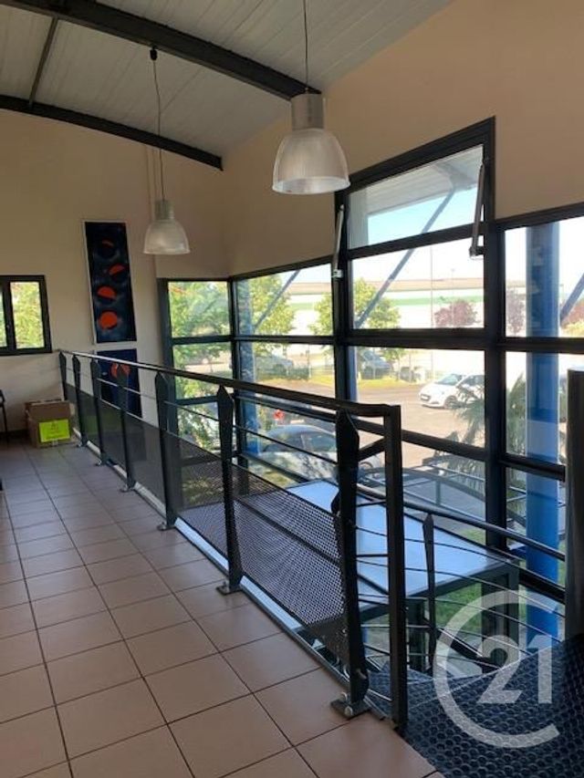 Afficher la photo en grand commerce à louer - 56.4 m2 - DESERTINES - 03 - AUVERGNE - Century 21 Pasquet Immobilier