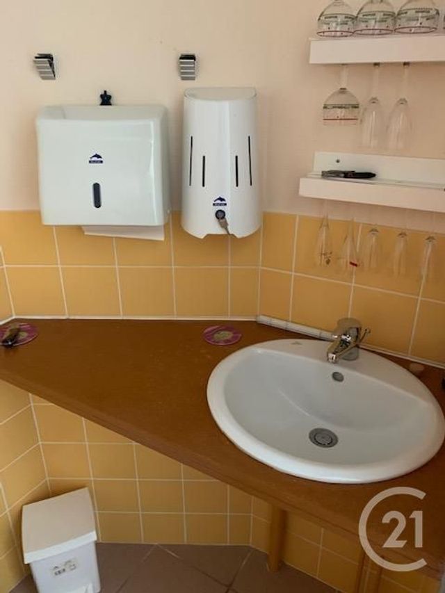 Afficher la photo en grand commerce à louer - 56.4 m2 - DESERTINES - 03 - AUVERGNE - Century 21 Pasquet Immobilier