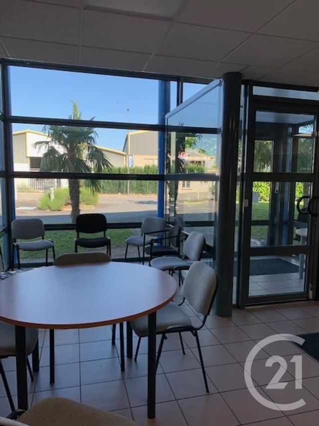Afficher la photo en grand commerce à louer - 56.4 m2 - DESERTINES - 03 - AUVERGNE - Century 21 Pasquet Immobilier
