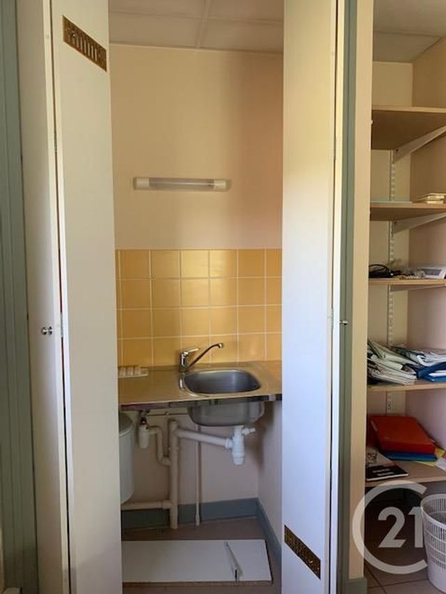 Afficher la photo en grand commerce à louer - 56.4 m2 - DESERTINES - 03 - AUVERGNE - Century 21 Pasquet Immobilier