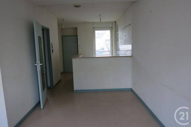Afficher la photo en grand Appartement F2 à louer - 2 pièces - 40.0 m2 - MONTLUCON - 03 - AUVERGNE - Century 21 Pasquet Immobilier