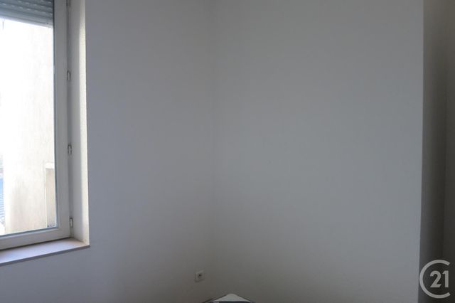 Afficher la photo en grand Appartement F2 à louer - 2 pièces - 40.0 m2 - MONTLUCON - 03 - AUVERGNE - Century 21 Pasquet Immobilier