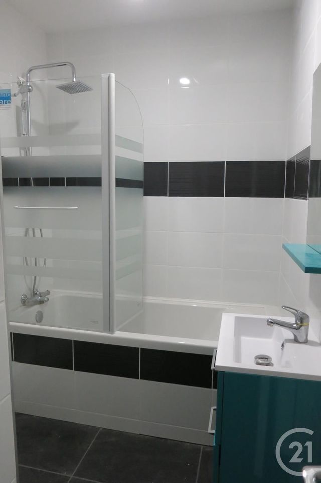 Afficher la photo en grand Appartement F3 à louer - 3 pièces - 73.86 m2 - MONTLUCON - 03 - AUVERGNE - Century 21 Pasquet Immobilier