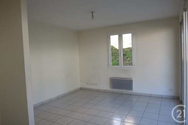 Afficher la photo en grand Appartement F2 à louer - 2 pièces - 38.0 m2 - MONTLUCON - 03 - AUVERGNE - Century 21 Pasquet Immobilier