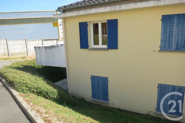Afficher la photo en grand Appartement F2 à louer - 2 pièces - 38.0 m2 - MONTLUCON - 03 - AUVERGNE - Century 21 Pasquet Immobilier