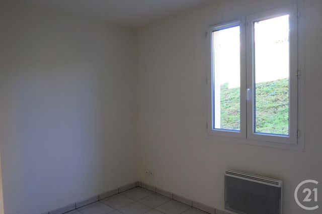 Afficher la photo en grand Appartement F2 à louer - 2 pièces - 38.0 m2 - MONTLUCON - 03 - AUVERGNE - Century 21 Pasquet Immobilier