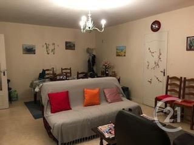 Afficher la photo en grand Appartement F3 à louer - 3 pièces - 72.0 m2 - MONTLUCON - 03 - AUVERGNE - Century 21 Pasquet Immobilier