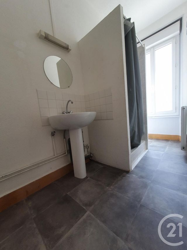 Afficher la photo en grand Appartement F3 à vendre - 4 pièces - 61.0 m2 - MONTLUCON - 03 - AUVERGNE - Century 21 Pasquet Immobilier
