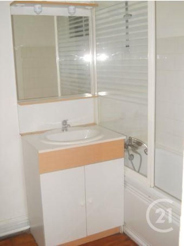 Afficher la photo en grand Appartement F4 à louer - 3 pièces - 92.0 m2 - MONTLUCON - 03 - AUVERGNE - Century 21 Pasquet Immobilier
