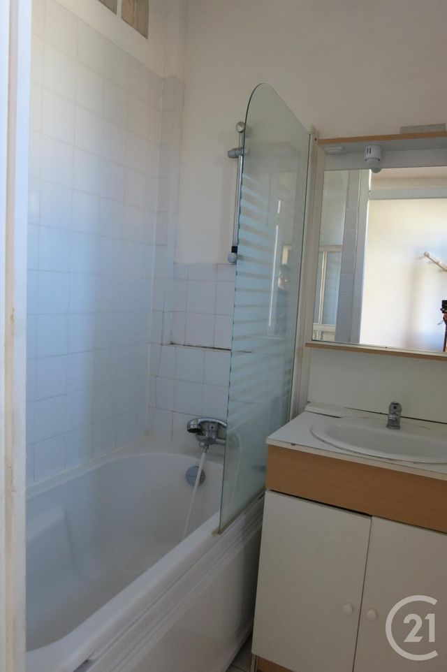 Afficher la photo en grand Appartement F2 à louer - 2 pièces - 53.0 m2 - MONTLUCON - 03 - AUVERGNE - Century 21 Pasquet Immobilier