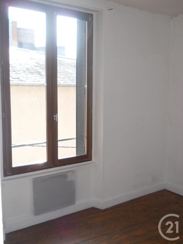 Afficher la photo en grand Appartement F2 à louer - 2 pièces - 53.0 m2 - MONTLUCON - 03 - AUVERGNE - Century 21 Pasquet Immobilier