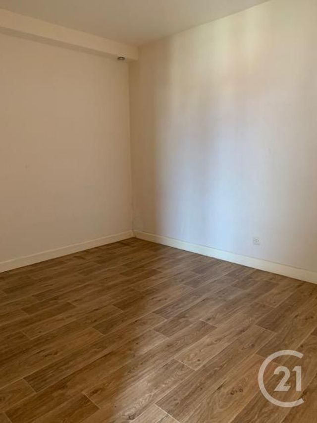 Afficher la photo en grand Appartement F3 à louer - 3 pièces - 66.11 m2 - MONTLUCON - 03 - AUVERGNE - Century 21 Pasquet Immobilier