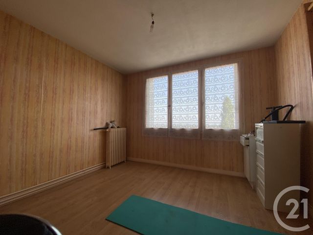 Afficher la photo en grand Appartement F3 à vendre - 5 pièces - 65.7 m2 - MONTLUCON - 03 - AUVERGNE - Century 21 Pasquet Immobilier