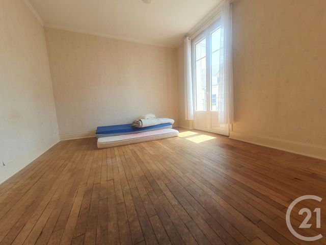 Afficher la photo en grand Appartement F3 à vendre - 5 pièces - 82.0 m2 - MONTLUCON - 03 - AUVERGNE - Century 21 Pasquet Immobilier