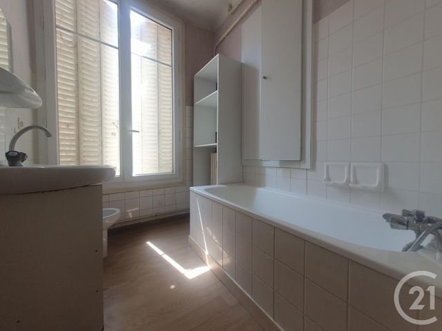 Afficher la photo en grand Appartement F3 à vendre - 5 pièces - 82.0 m2 - MONTLUCON - 03 - AUVERGNE - Century 21 Pasquet Immobilier