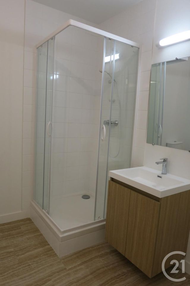Afficher la photo en grand Appartement F2 à louer - 2 pièces - 60.0 m2 - MONTLUCON - 03 - AUVERGNE - Century 21 Pasquet Immobilier