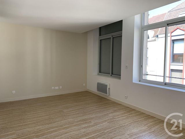 Afficher la photo en grand Appartement F2 à louer - 2 pièces - 60.0 m2 - MONTLUCON - 03 - AUVERGNE - Century 21 Pasquet Immobilier