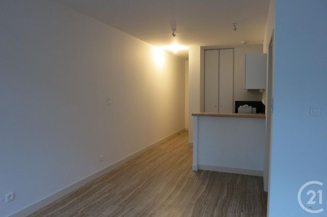 Afficher la photo en grand Appartement F2 à louer - 2 pièces - 60.0 m2 - MONTLUCON - 03 - AUVERGNE - Century 21 Pasquet Immobilier