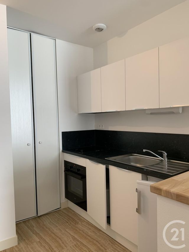 Afficher la photo en grand Appartement F2 à louer - 2 pièces - 60.0 m2 - MONTLUCON - 03 - AUVERGNE - Century 21 Pasquet Immobilier