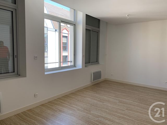 Afficher la photo en grand Appartement F2 à louer - 2 pièces - 60.0 m2 - MONTLUCON - 03 - AUVERGNE - Century 21 Pasquet Immobilier
