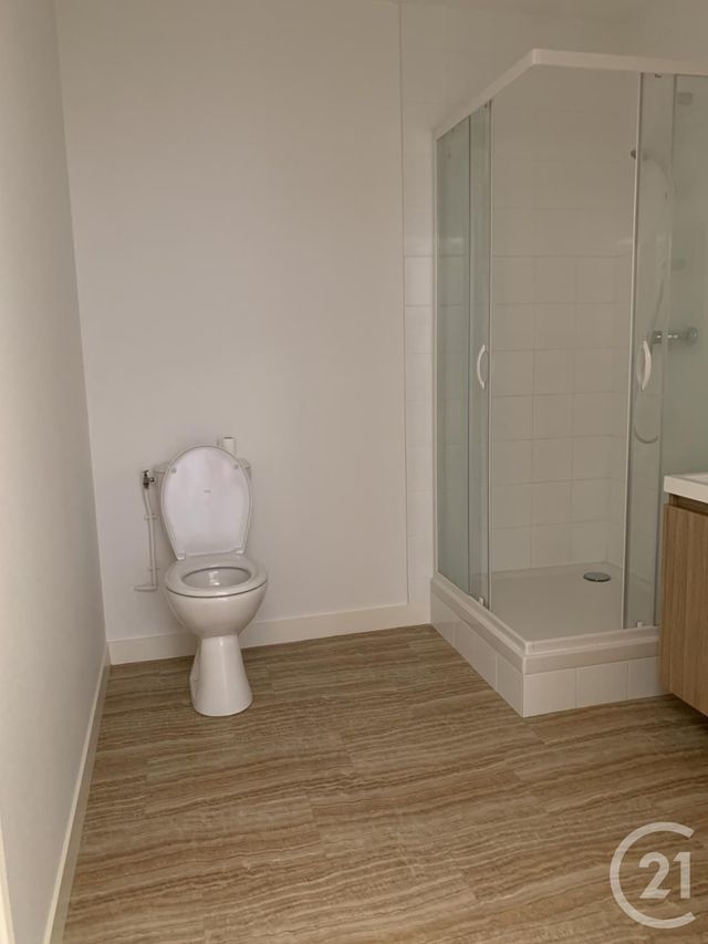 Afficher la photo en grand Appartement F2 à louer - 2 pièces - 60.0 m2 - MONTLUCON - 03 - AUVERGNE - Century 21 Pasquet Immobilier