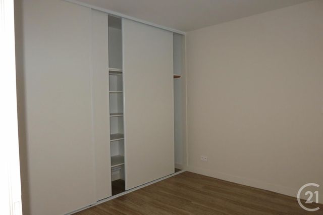 Afficher la photo en grand Appartement F2 à louer - 2 pièces - 60.0 m2 - MONTLUCON - 03 - AUVERGNE - Century 21 Pasquet Immobilier