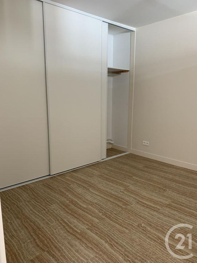 Afficher la photo en grand Appartement F2 à louer - 2 pièces - 60.0 m2 - MONTLUCON - 03 - AUVERGNE - Century 21 Pasquet Immobilier