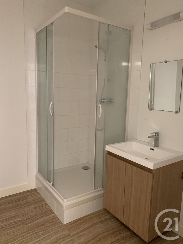 Afficher la photo en grand Appartement F2 à louer - 2 pièces - 60.0 m2 - MONTLUCON - 03 - AUVERGNE - Century 21 Pasquet Immobilier