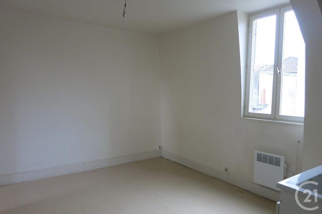 Afficher la photo en grand Appartement F1 à louer - 1 pièce - 30.0 m2 - MONTLUCON - 03 - AUVERGNE - Century 21 Pasquet Immobilier