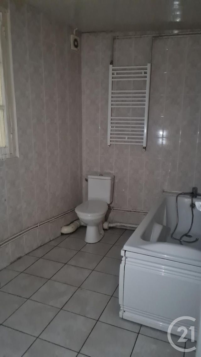 Appartement F3 à louer - 3 pièces - 80.0 m2 - MONTLUCON - 03 - AUVERGNE - Century 21 Pasquet Immobilier