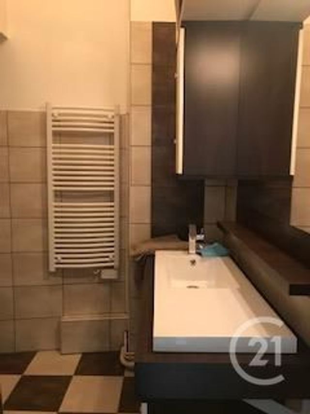 Appartement F1 à louer - 1 pièce - 33.0 m2 - MONTLUCON - 03 - AUVERGNE - Century 21 Pasquet Immobilier