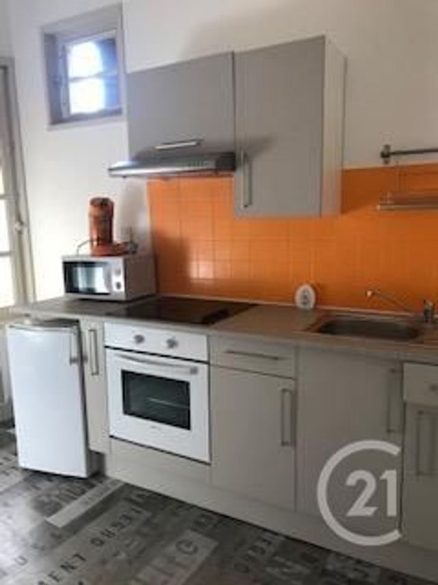 Appartement F1 à louer - 1 pièce - 33.0 m2 - MONTLUCON - 03 - AUVERGNE - Century 21 Pasquet Immobilier