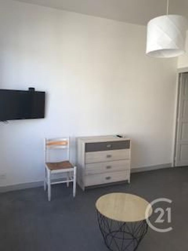 Appartement F1 à louer - 1 pièce - 33.0 m2 - MONTLUCON - 03 - AUVERGNE - Century 21 Pasquet Immobilier