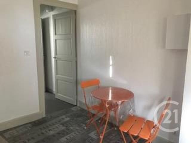 Appartement F1 à louer - 1 pièce - 33.0 m2 - MONTLUCON - 03 - AUVERGNE - Century 21 Pasquet Immobilier
