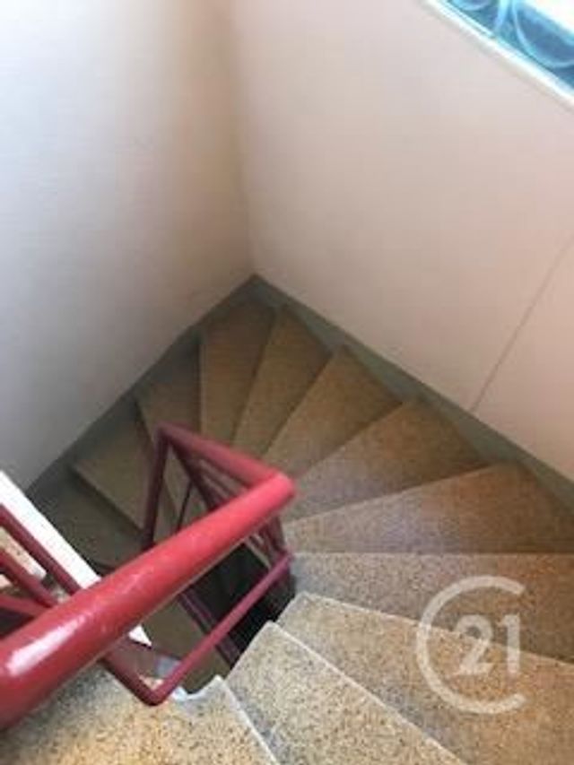 Appartement F1 à louer - 1 pièce - 33.0 m2 - MONTLUCON - 03 - AUVERGNE - Century 21 Pasquet Immobilier
