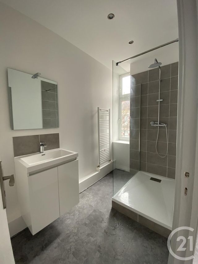 Appartement à louer - 2 pièces - 34.0 m2 - MONTLUCON - 03 - AUVERGNE - Century 21 Pasquet Immobilier