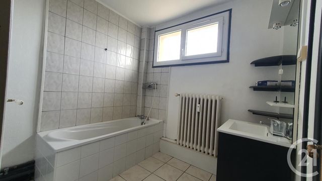 Afficher la photo en grand Appartement F3 à vendre - 4 pièces - 65.62 m2 - MONTLUCON - 03 - AUVERGNE - Century 21 Pasquet Immobilier