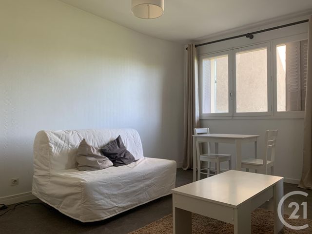 Appartement F1 à louer - 1 pièce - 28.0 m2 - COMMENTRY - 03 - AUVERGNE - Century 21 Pasquet Immobilier