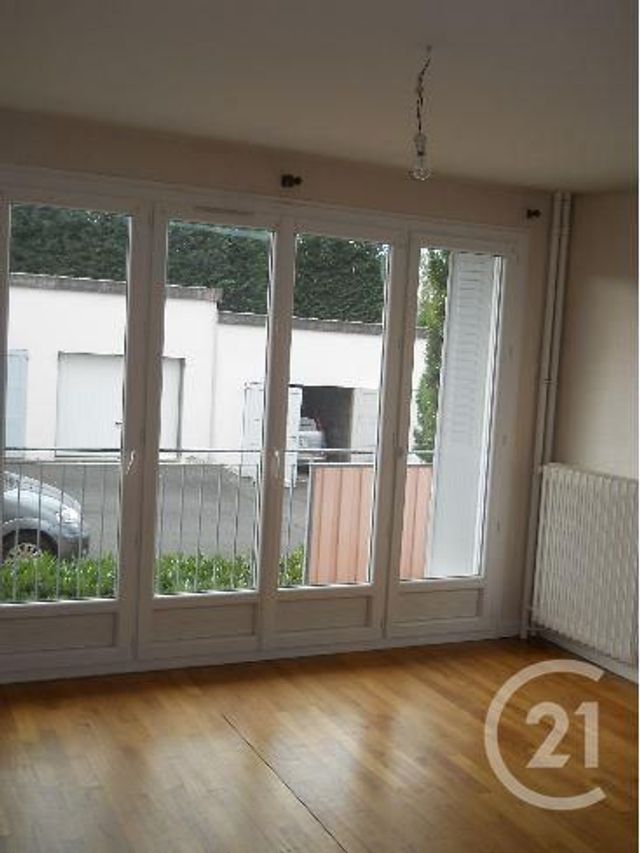 Appartement F3 à louer - 3 pièces - 61.0 m2 - MONTLUCON - 03 - AUVERGNE - Century 21 Pasquet Immobilier