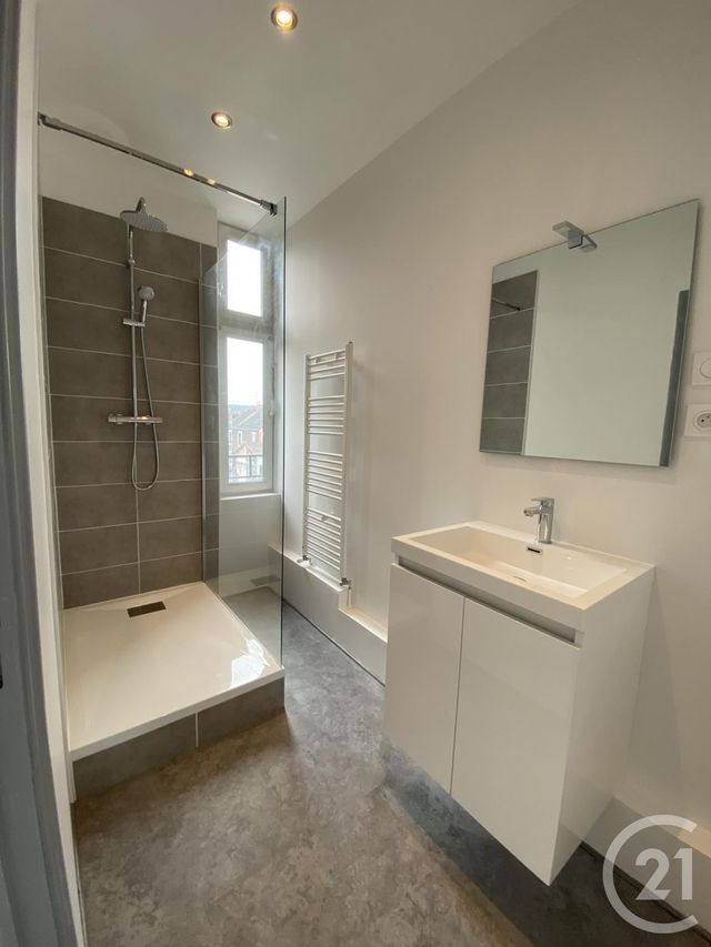 Appartement F2 à louer - 2 pièces - 34.0 m2 - MONTLUCON - 03 - AUVERGNE - Century 21 Pasquet Immobilier
