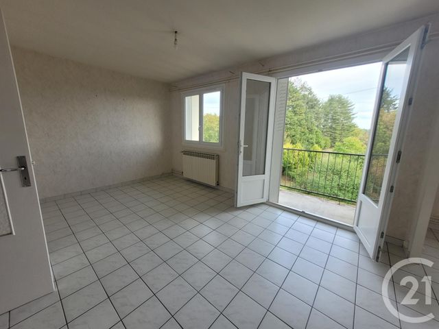 Appartement F3 à louer - 3 pièces - 67.0 m2 - DOMERAT - 03 - AUVERGNE - Century 21 Pasquet Immobilier