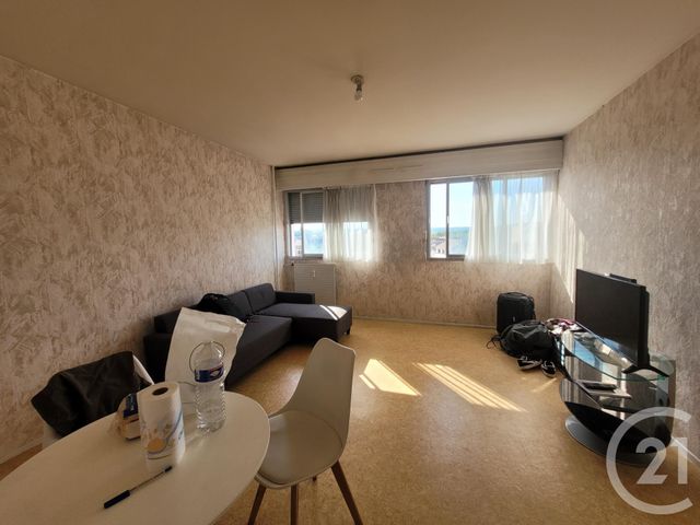 Appartement F2 à louer - 2 pièces - 55.0 m2 - MONTLUCON - 03 - AUVERGNE - Century 21 Pasquet Immobilier