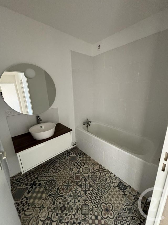 Appartement F3 à vendre - 3 pièces - 70.0 m2 - MONTLUCON - 03 - AUVERGNE - Century 21 Pasquet Immobilier