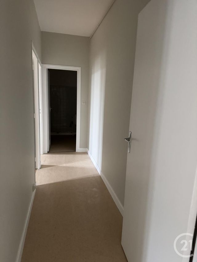 Afficher la photo en grand Appartement F3 à louer - 3 pièces - 57.3 m2 - MONTLUCON - 03 - AUVERGNE - Century 21 Pasquet Immobilier